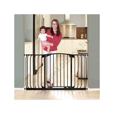 Dreambaby kifeszíthető babarács automata becsukódással fekete max 242 cm szélességre (3 opcionálisan használható kiegészítő elemmel)